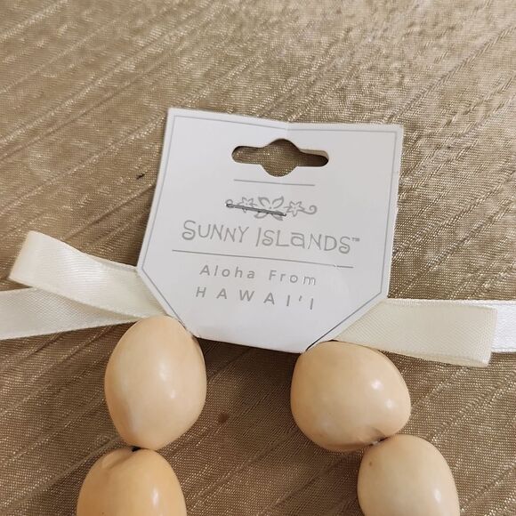 Jeweled Nut of Paradise Kukui Nut Lei and Bracelets - Picture 4 of 5